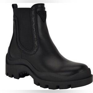 GUESS Women's Yesses Triple Triangle Lug Sole Gore Chelsea Boots- Size 9.5